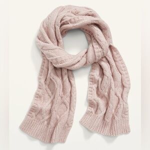 Cable knit scarf in light pink